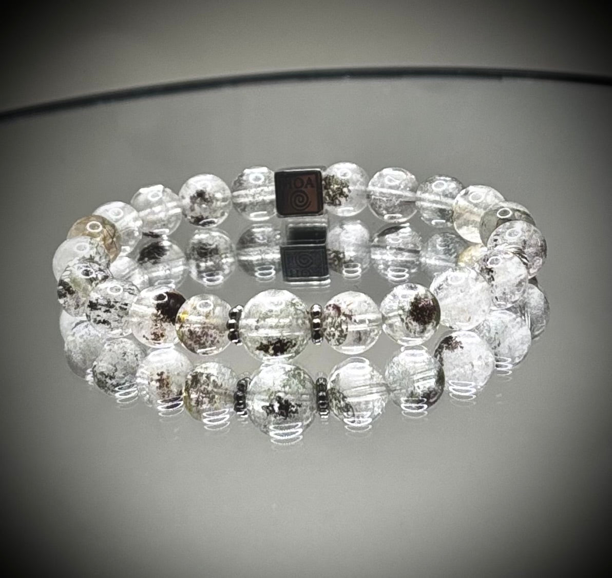 Гривна HOA „Кварц фантом“ от естествени камъни, ръчно изработена. Висок клас кварц фантом в уникален и дълбок дизайн.